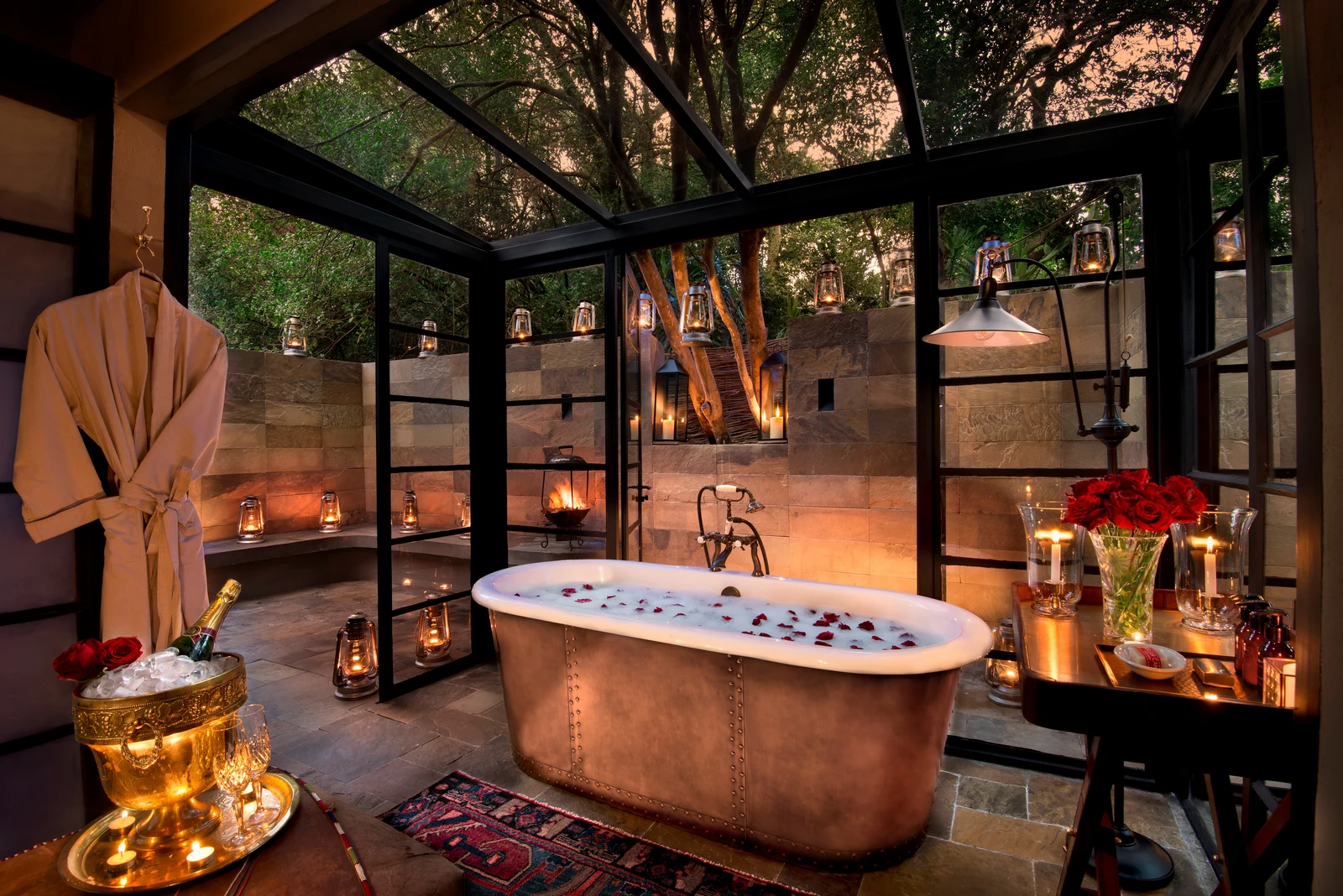 Kenya-Bateleur-Camp-Room-bathroom-romantic-High-Resolution-Width=5000px