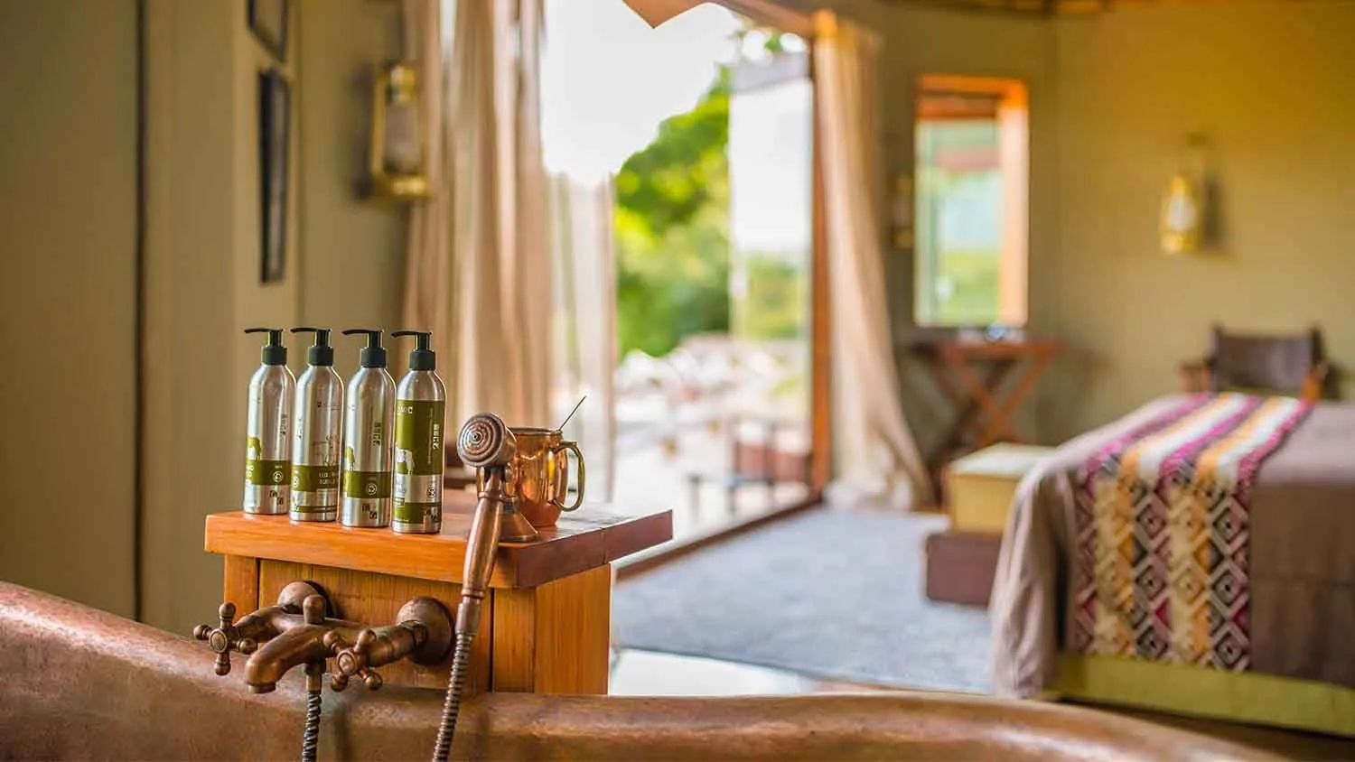 Salas-Camp-Room-with-coper-Bath-detail